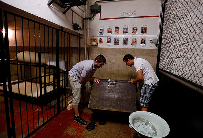 Players search for clues at the Prison escape room at TrapFactory in Budapest August 4, 2014. Photo: Reuters 