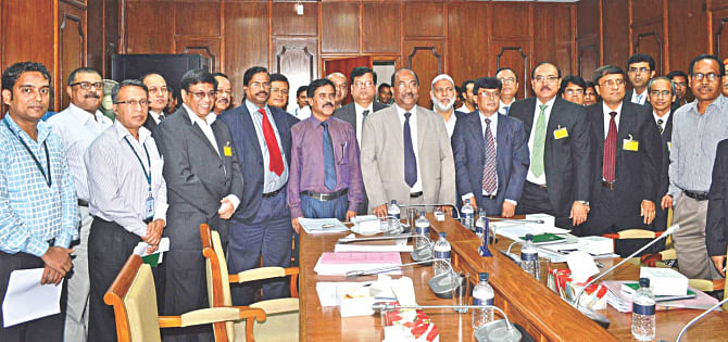 SK Sur Chowdhury, deputy governor of Bangladesh Bank, poses with officials of 16 banks after signing deals at BB headquarters yesterday. Photo:BB