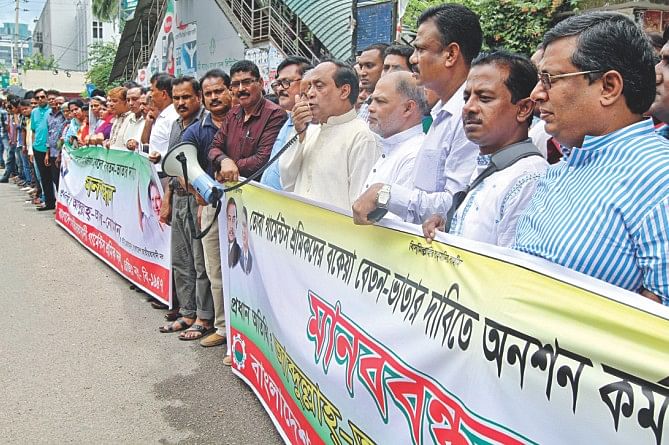 BNP's labour wing Jatiyatabadi Sramik Dal follows suit. Photo: Star, Banglar Chokh