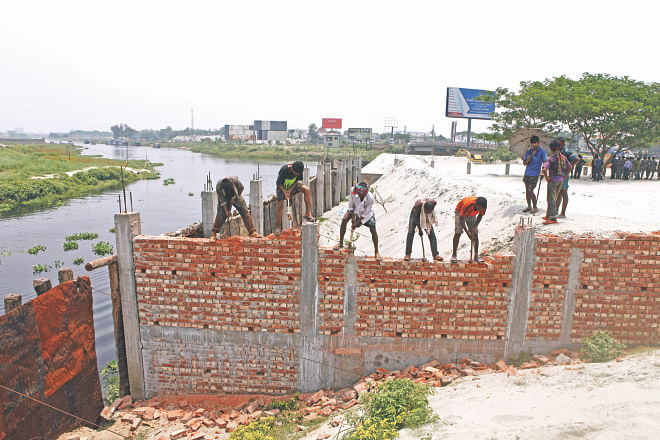 Bangladesh Inland Water Transport Authority, Gazipur district administration and police deploy a handful of workers to evict Turag river encroachers near Ashulia yesterday. Photo: Rashed Shumon