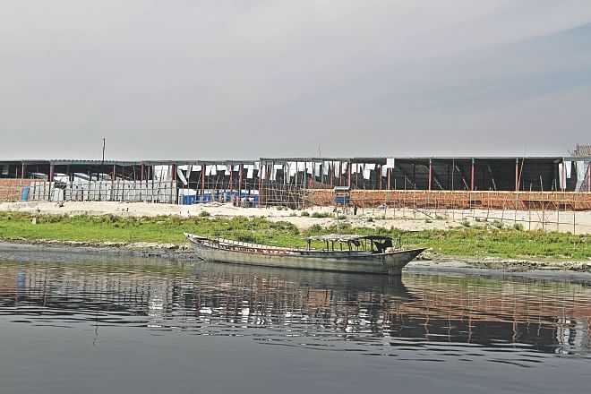 Armed with just six sledge hammers and a blow torch, the Rajdhani Unnayan Kartripakkha sent in only 10 labourers to tear down this gigantic under-construction factory illegally built on the floodplains of the Turag river in Tongi.Photo: Anisur Rahman