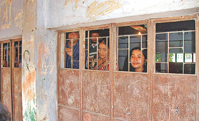 Election officials at the Mithanala Ram Dayal High School polling centre in Mirersarai of Chittagong lock themselves inside the polling booth after supporters of a chairman candidate backed by the ruling party attacked the polling centre yesterday. Photo: Courtesy