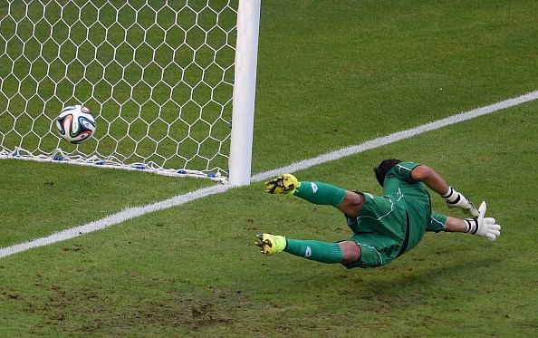 Costa Rica's goalkeeper Keylor Navas fails to save a goal by Uruguay's forward Edinson Cavani (not seen) during a Group D football match between Uruguay and Costa Rica at the Castelao Stadium in Fortaleza during the 2014 FIFA World Cup on June 14, 2014. Photo: AFP/Getty Images