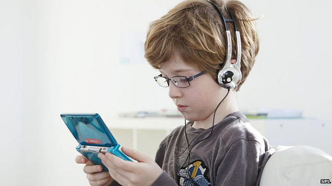 Three out of four young people said they played video games every day. This photo is taken from BBC.