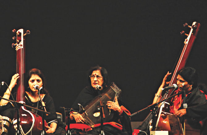 Indian classical vocalist Vidushi Kishori Amonkar, centre, rendering a brilliant khyal performance yesterday on the closing night of Bengal Classical Music Festival 2014 in the capital's Army Stadium. Photo: Ridwan Adid Rupon