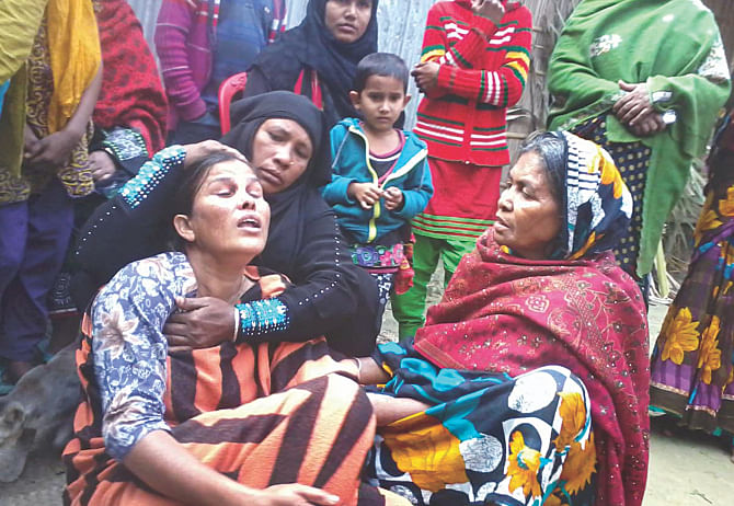 People try to comfort widow Selina Begum on her front yard yesterday after she heard the news of her only son getting burnt to death by pickets in Barisal. The photo was taken in Shakarpasha village of Nagarkanda upazila in Faridpur. Photo: Banglar Chokh