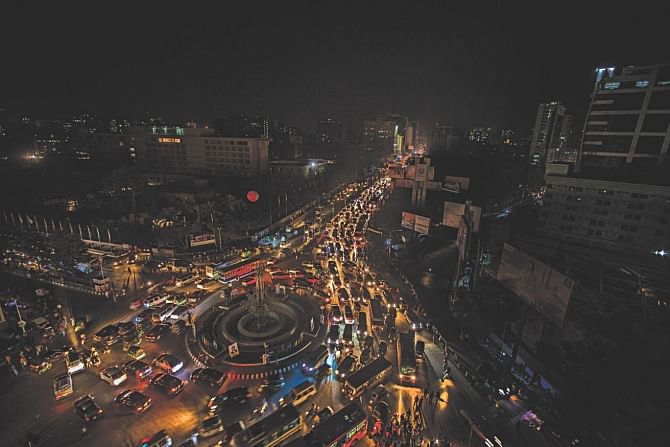 A dark Sonargaon intersection with no streetlights, but partially illuminated by headlights. Photo: Rashed Shumon/Palash Khan
