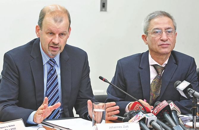 Left, Johannes Zutt, the World Bank's country director, and Zahid Hussain, a lead economist, unveil a report on Bangladesh at the WB office in Dhaka yesterday.  Photo: Star