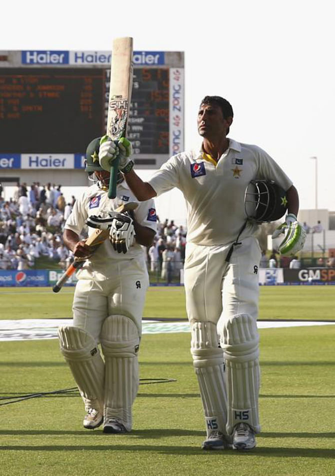 Pakistan batsman Younis Khan acknowledges the crowd after scoring a double-century on the second day of the second Test against Australia at the Sheikh Zayed International Cricket Stadium in Abu Dhabi yesterday. PHOTO: INTERNET
