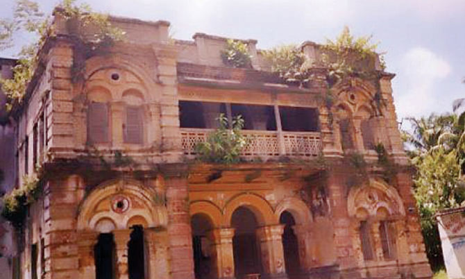 Cilocia Zaidi’s abandoned family home in Pabna city, Bangladesh, is part of a law college today.