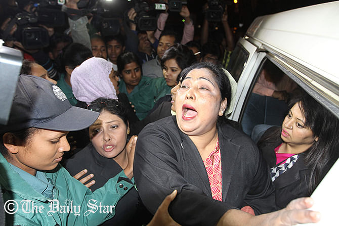Law enforcers pick up the activists of Mohila Ainjibi Dal from in front of Khaleda Zia's office in Gulshan this evening. Photo: Amran Hossain