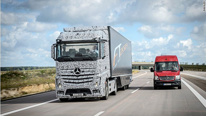 Daimler is developing the Mercedes-Benz Future Truck 2025 -- a driverless lorry that is a potential solution for increased goods traffic. Photo taken from CNN.com