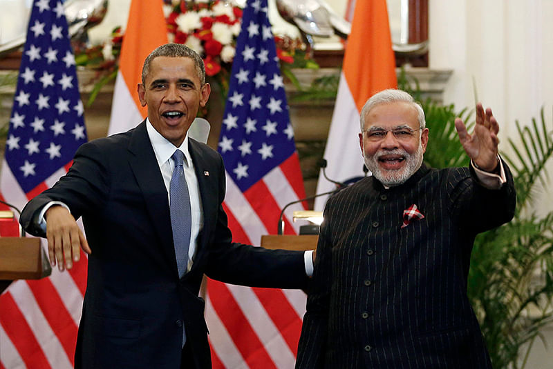 US President Barack Obama stands next to Indian Prime Minister Narendra Modi (R) waving as they leave after giving their opening statement at Hyderabad House in New Delhi January 25, 2015. Photo: Reuters