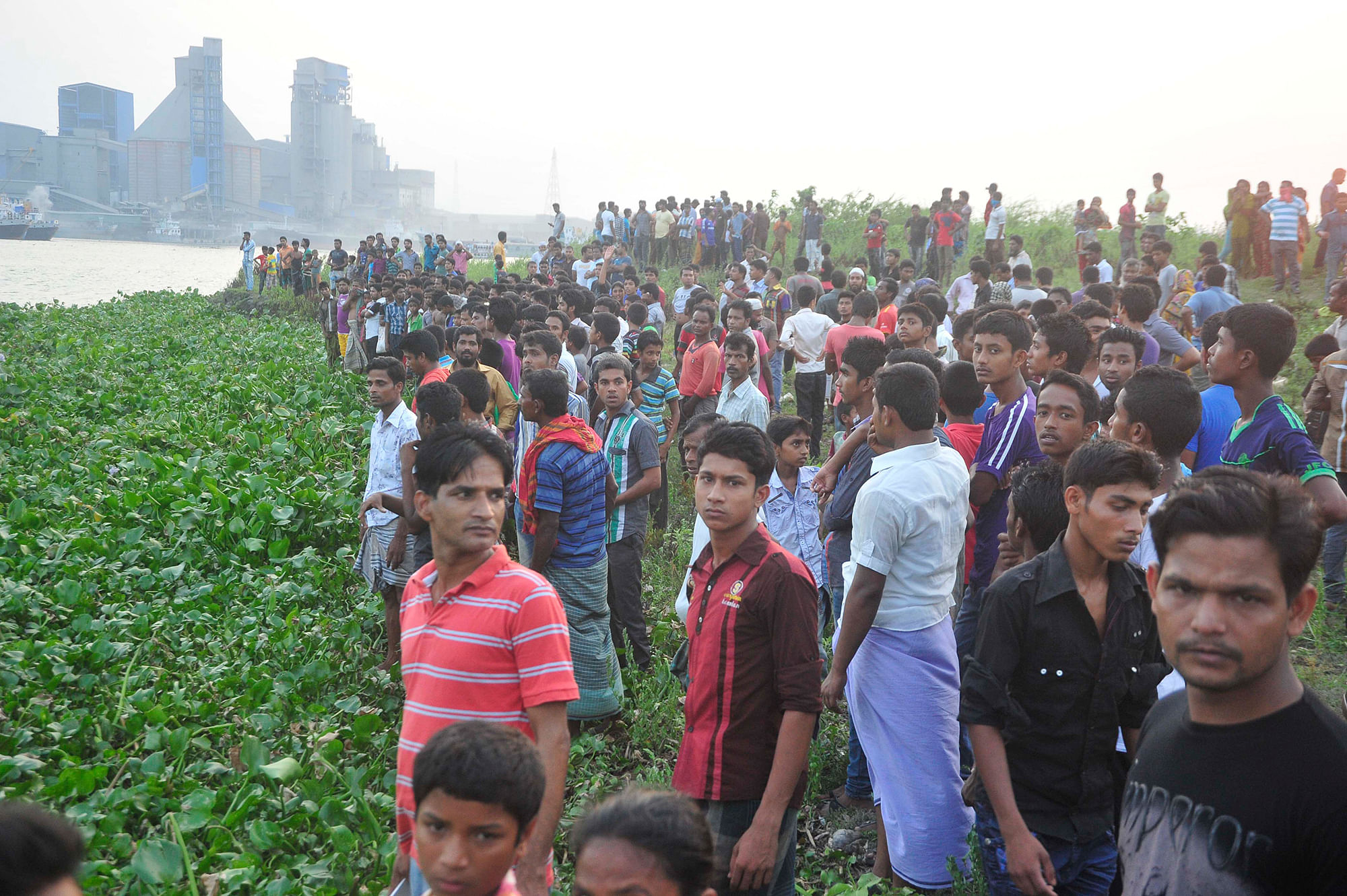 Locals gather on the back of the Shitalakkhya river to see recovery of the bodies of Narayanganj City Corporation panel mayor Nazrul Islam and six others from there on Wednesday and Thursday. Photo: Star