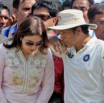 Sachin Tendulkar and his wife Anjali. this photo is taken from NDTV.