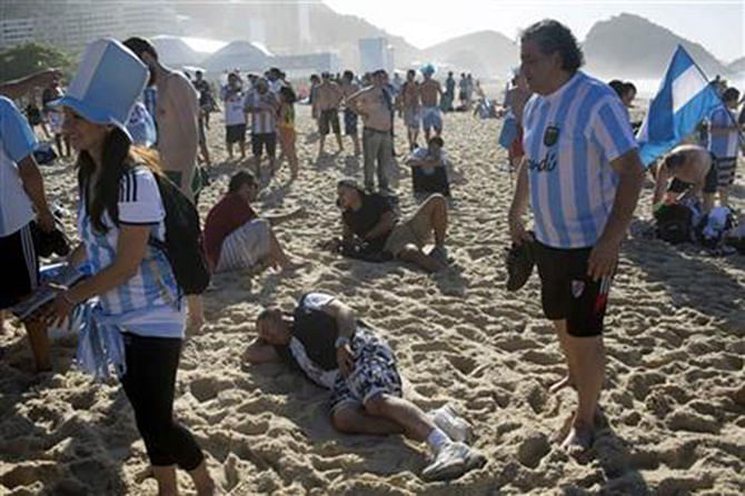 Argentina soccer fans gather after spending the night on Copacabana Beach in Rio de Janeiro, Brazil, Sunday, July 13. Photo: AP 