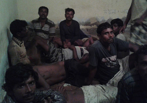 Bangladesh Navy detain 14 Indian fishermen for intruding into its naval territory. Photo: STAR 