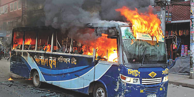  bus burns on Rokeya Sarani at Sheorapara in Dhaka on Saturday, January 10, 2015 after alleged supporters of the BNP-led 20-party alliance's nationwide indefinite blockade set it on fire. Over 125 vehicles have been torched since January 5. Photo: Collected