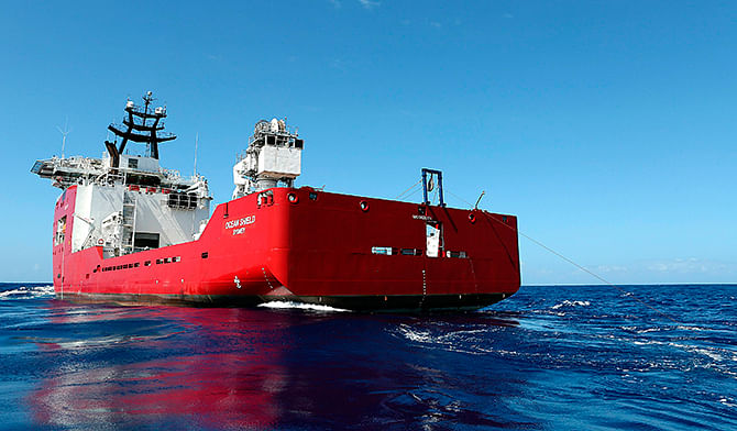 The towed pinger locator (TPL-25) is towed behind the Australian Defence Vessel Ocean Shield in the southern Indian Ocean during the search for the flight data recorder and cockpit voice recorder of the missing Malaysian Airlines flight MH370 in this picture released by the Australian Defence Force April 5, 2014. Photo: Reuters