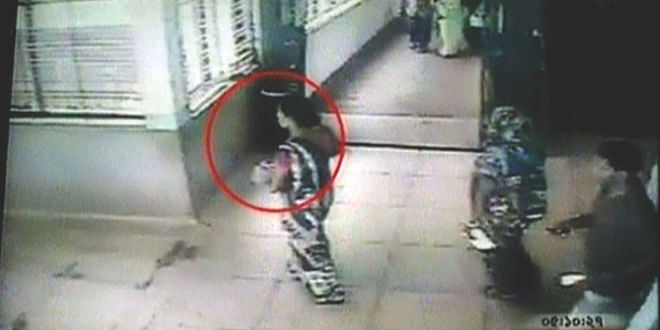 CCTV footage shows the suspect taking one of the twins to a doctor at DMCH at 10:51am on Wednesday apparently to gain the mother's trust. The woman stole one of the twins on August 21. Photo: TV grab (Somoy TV)