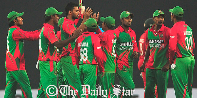 Bangladesh celebrate after Mashrafe Mortaza dismissed Zimababwe's Masakadza in the 3rd ODI on Wednesday. Photo: Firoz Ahmed