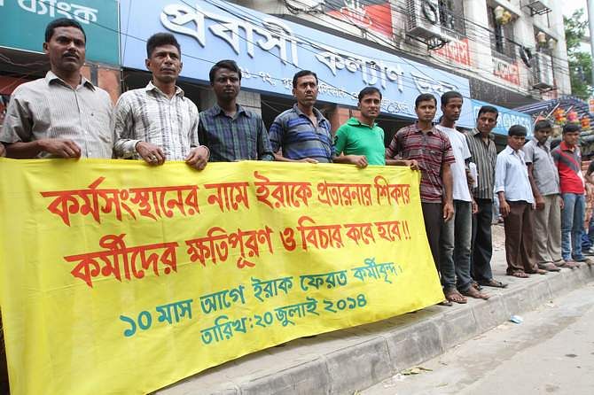 Nineteen Bangladeshi workers hold a banner during their demonstration in front of Ministry of Expatriates' Welfare and Overseas Employment in the capital Sunday morning. Photo: STAR