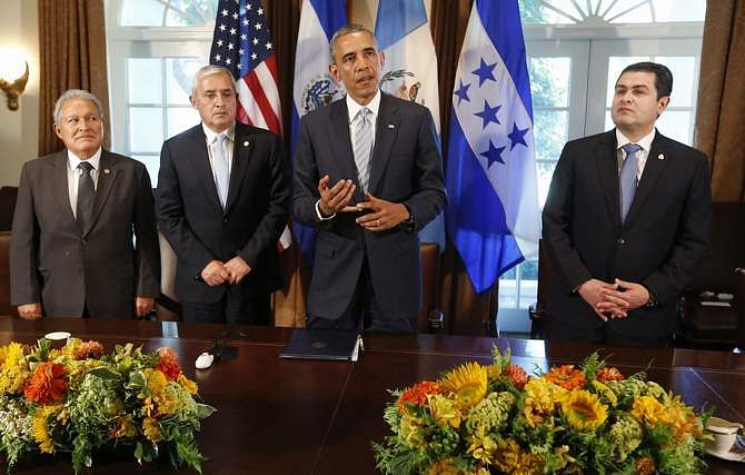 US President Barack Obama (2nd R) speaks to the media while he hosts a meeting with El Salvador's President Salvador Sanchez Ceren (L), Guatemala's President Otto Perez Molina (2nd L) and Honduras' President Juan Orlando Hernandez, to discuss the flow of undocumented migrants from their countries, in the Cabinet Room of the White House in Washington, July 25, 2014. Photo: Reuters