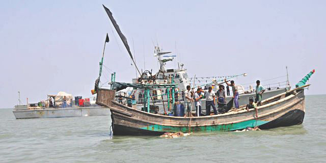 This Star photo taken on April 2, 2013 shows members of Bangladesh Navy are searching for bodies of missing fishermen in the Bay of Bengal at Kutubdia of Cox’s Bazar.