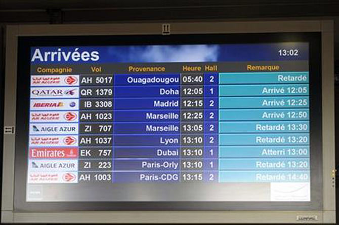 An arrival information screen shows the delayed Air Algerie flight 5017 (top) at the Houari Boumediene airport near Algiers, Algeria, Thursday, July 24, 2014. Photo: AP