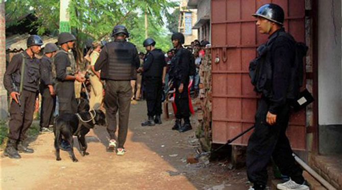 The law enforcers inspect the site where the explosion takes place in a house at Khagragarh village in Burdwan district of West Bengal. The photo is taken from The Indian Express.