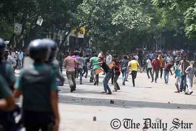 BNP activists and supporters hurl brick chunks to law enforcers during a clash after BNP Chairperson reached at a court premises in Dhaka around 1:05pm Wednesday in connection with Zia Orphanage and Zia Charitable Trust graft cases. Photo: Palash Khan