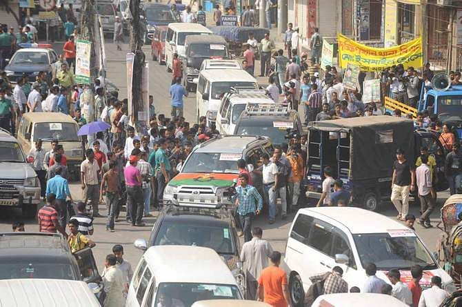 This April 22 photo shows a motorcade of BNP's long march towards Teesta Barrage of Nilphamari from Uttara in Dhaka demanding due share of the river's water. Photo: STAR