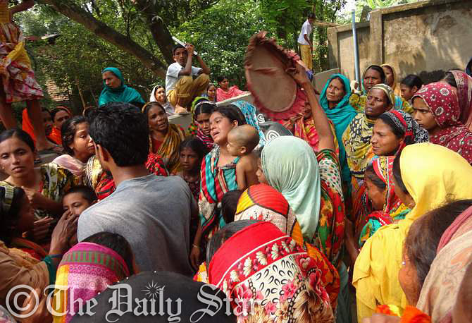 Relatives mourn on the death of a man and his two daughters in Gomostapur upazila of Chapainawabganj Tuesday morning. The bodies of the three are found hanging inside their house. Photo: STAR
