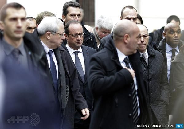 French President Francois Hollande (C) arrives after a shooting at the Paris offices of Charlie Hebdo, a satirical newspaper, January 7, 2015. Photo: AFP