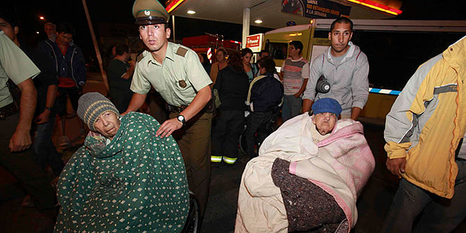 People are evacuated from their shelter after a tsunami alarm at Antofagasta city, north of Santiago on the southern Pacific coast on Tuesday. A major earthquake of magnitude 8.2 struck off the coast of Chile triggering a tsunami that hit the northern part of the country. Photo: Reuters