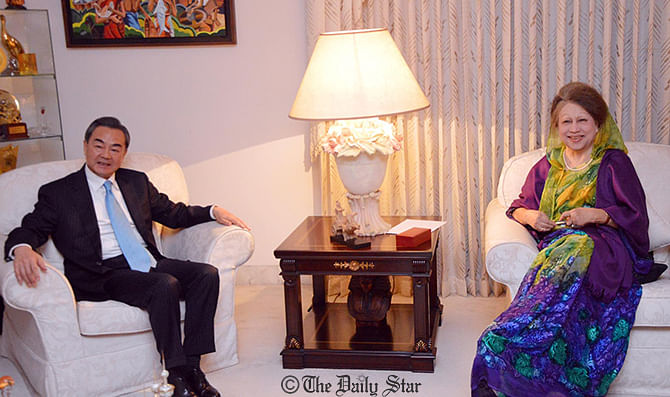  Chinese foreign minister Wang Yi meets BNP Chairperson Khaleda Zia at her Gulshan residence in Dhaka Sunday evening. Photo: Anisur Rahman