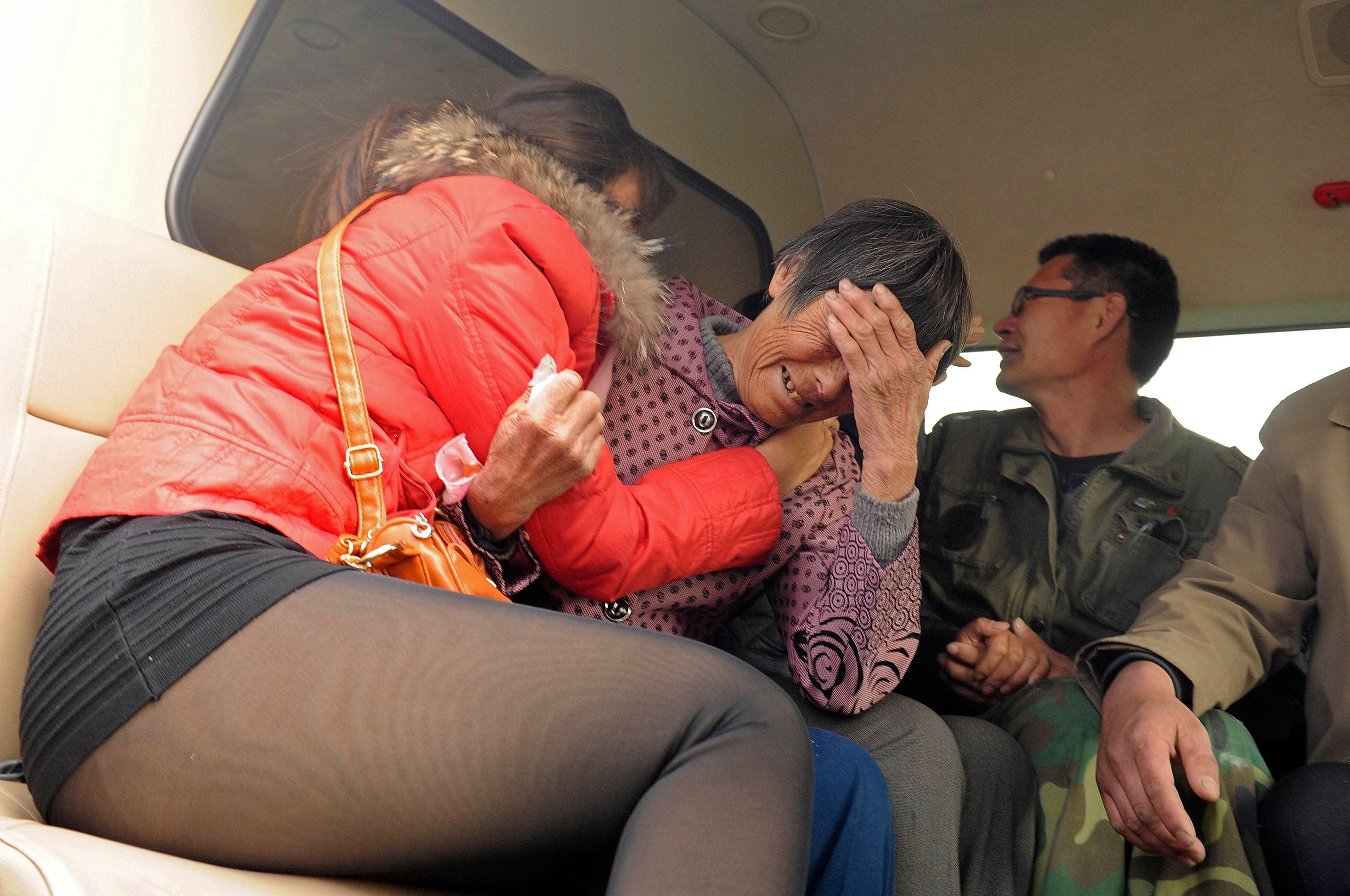  Relatives of kindergarten children, who died after the van they were travelling in ran into a truck, cry in Penglai, Shandong province, November 19, 2014. According to local media, at least 12 people were killed in the accident on Wednesday morning. Photo: Reuters