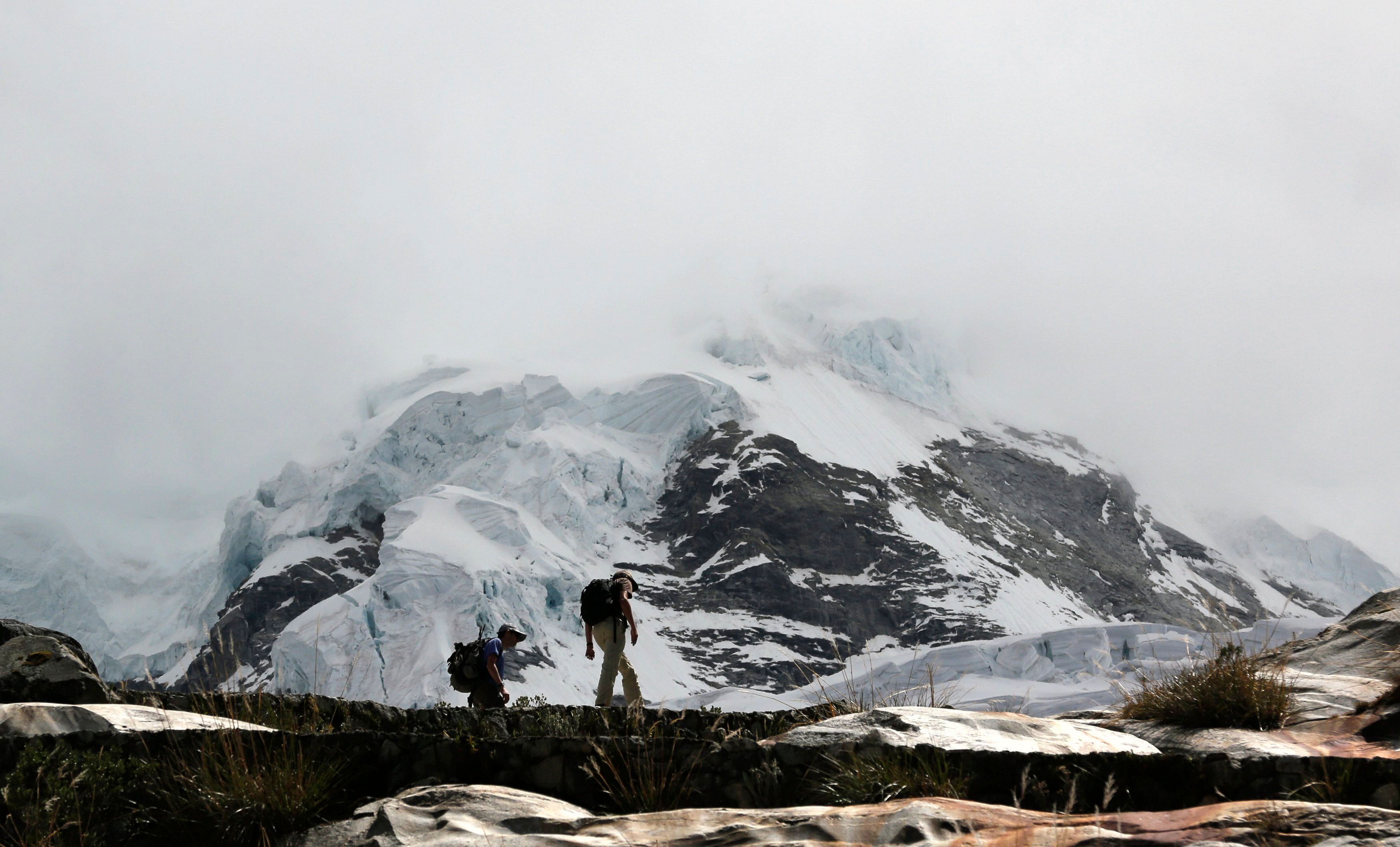People walk near the Hualcan glacier in the Huascaran natural reserve in Ancash November 29. Photo: Reuters