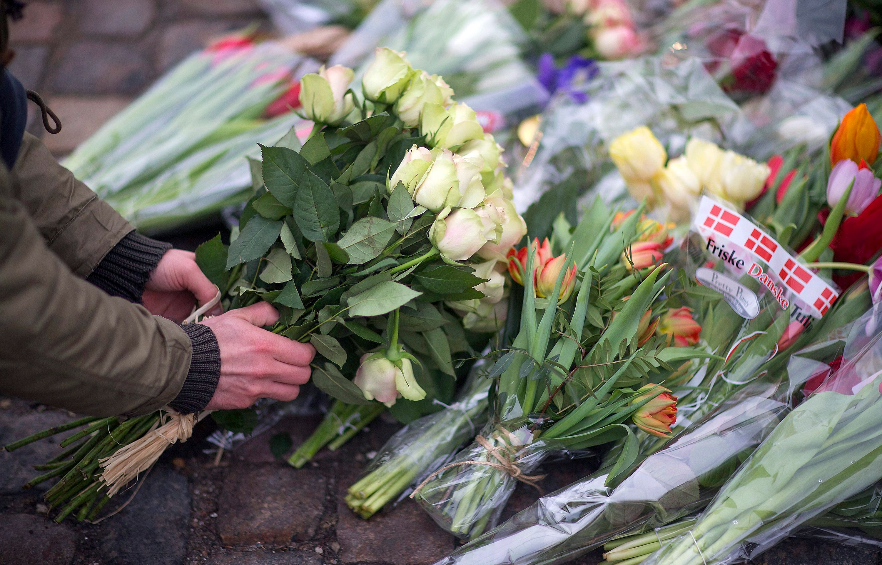 A man places flowers close to the scene of a cafe shooting in Oesterbroin in Copenhagen, February 15, 2015. Danish police shot and killed the man in Copenhagen on Sunday they believe was responsible for two deadly attacks at an event promoting freedom of speech and on a synagogue. Photo: Reuters