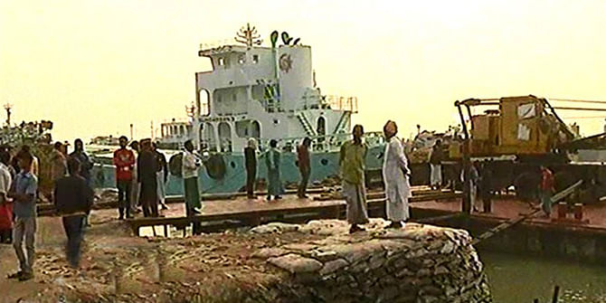 Relatives of the victims are waiting Saturday morning at the jetty of AK Khan Group of Bengal Fisheries in Karnaphuli river in Chittagong. One died and 26 people went missing after a fishing trawler capsizes in Bay of Bengal early Friday. Photo: TV grab 