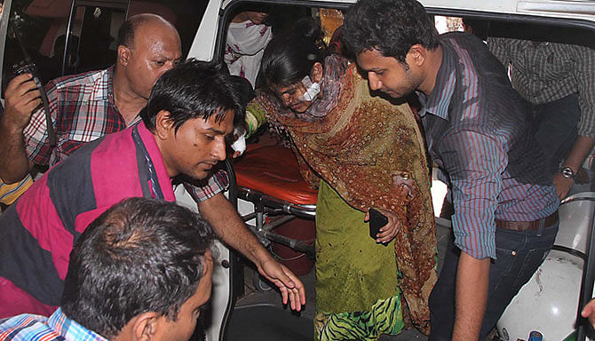 Injured teachers are taken to the Chittagong Medical College Hospital's emergency section after Shibir men allegedly hurled crude bomb on buses Wednesday morning. Photo: STAR