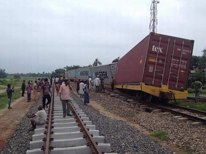 This Star file photo taken on June 5, 2014 shows a Dhaka-bound freight train from Chittagong derails near Fazilpur Muhuri Bridge in Feni. 