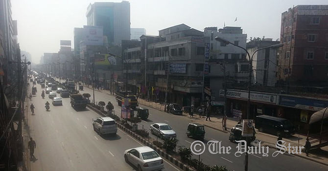 A large number of private cars seen plying on Kazi Nazrul Islam Avenue in Dhaka on February 1, 2015 on the first day of a 72-hour hartal sponsored by the BNP-led 20-party alliance. Photo: STAR