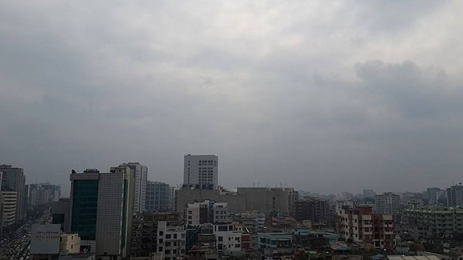 The sky is seen cloudy in Farmgate area of the capital this afternoon. Photo: Star