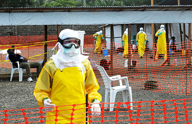 Medicins Sans Frontieres (MSF) health workers prepare at ELWA's isolation camp during the visit of Senior United Nations (U.N.) System Coordinator for Ebola David Nabarro, at the camp in Monrovia August 23, 2014. Photo: Reuters