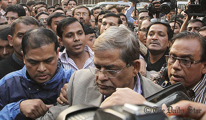 Mirza Fakhrul Islam Alamgir is being taken to DB headquarters as he comes out of Press Club this evening. Photo: Amran Hossain
