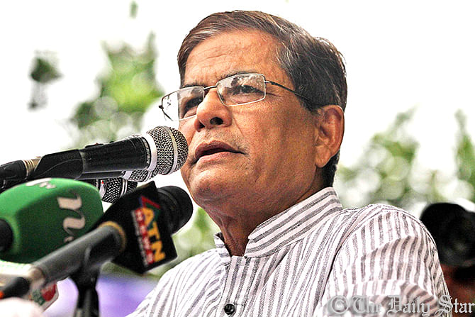 Mirza Fakhrul Islam Alamgir addressing a rally at the Suhrawardy Udyan in Dhaka Tuesday afternoon protesting the newly formulated Broadcast Policy. Photo: STAR