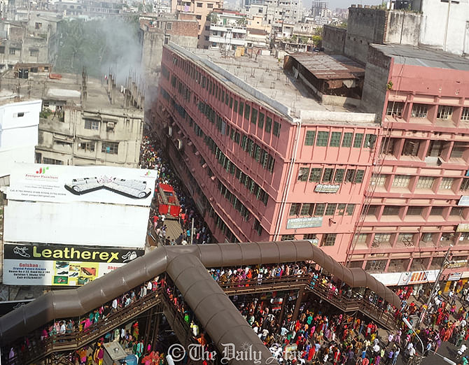 People gather in the area, just opposite to Daily Star building at Farmgate, during the fire incident in the capital on Thursday. Photo: Star