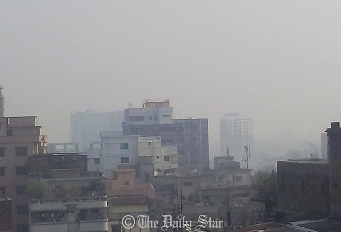 Fog as seen in Farmgate area of Dhaka around noon on Wednesday, January 21, 2015. Photo: Akanda Muhammad Jahid