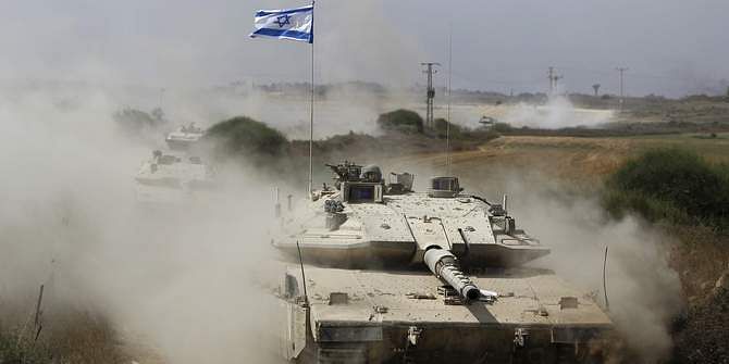 An Israeli soldier rides a tank after returning to Israel from Gaza August 5, 2014. Israel pulled its ground forces out of the Gaza Strip on Tuesday and started a 72-hour ceasefire with Hamas mediated by Egypt as a first step towards negotiations on a more enduring end to the month-old war. Photo: Reuters